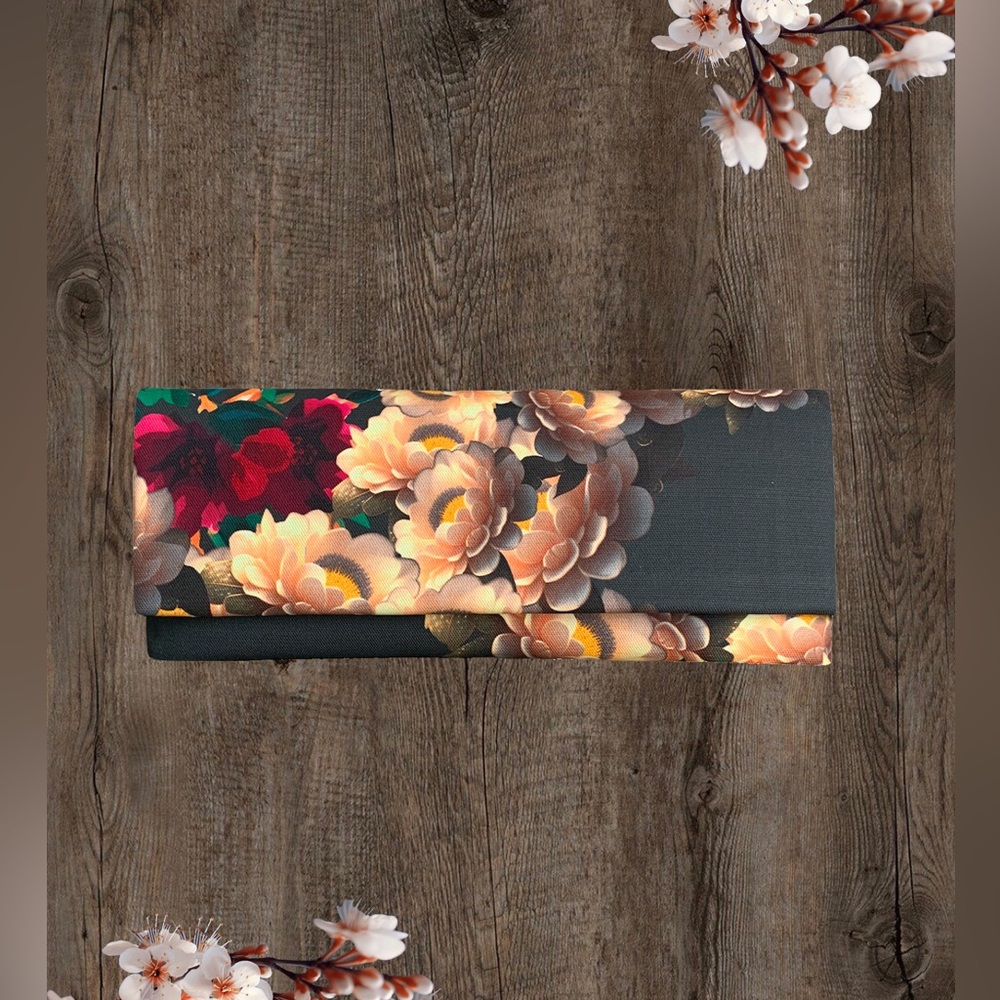 Fabric luxury clutch!